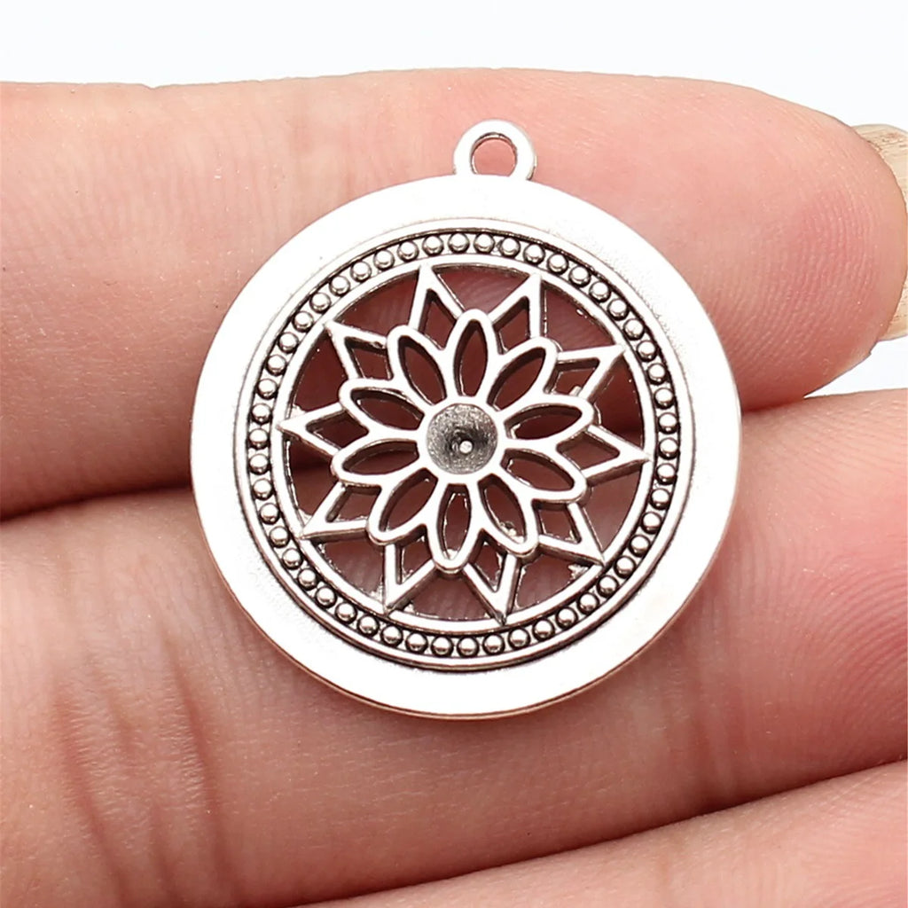 28x25mm 3.1g Antique Silver Zinc Alloy Round Flower Filigree Charm Pendant for DIY Jewelry Making