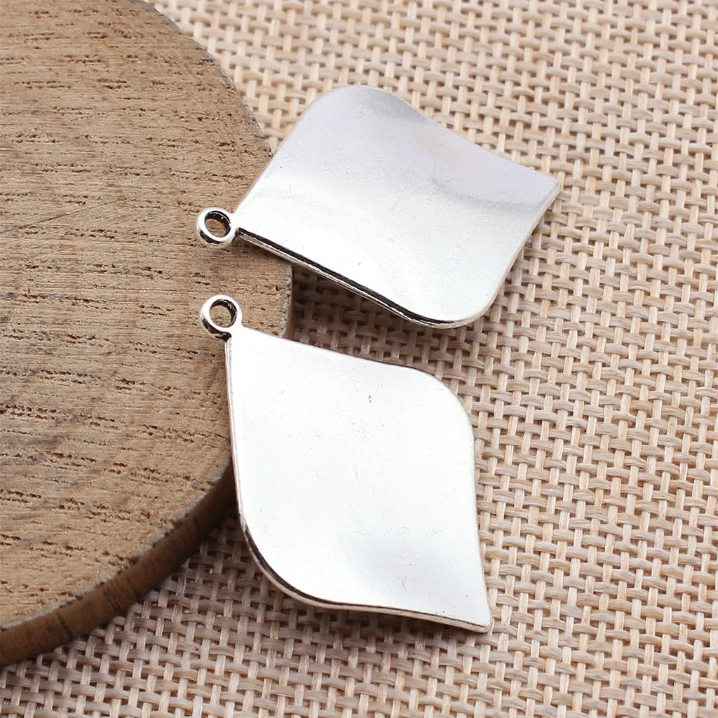 35x25mm 4.2g Multicolor Zinc Alloy Twisted Leaf Charm Pendant for DIY Necklace Earring Making
