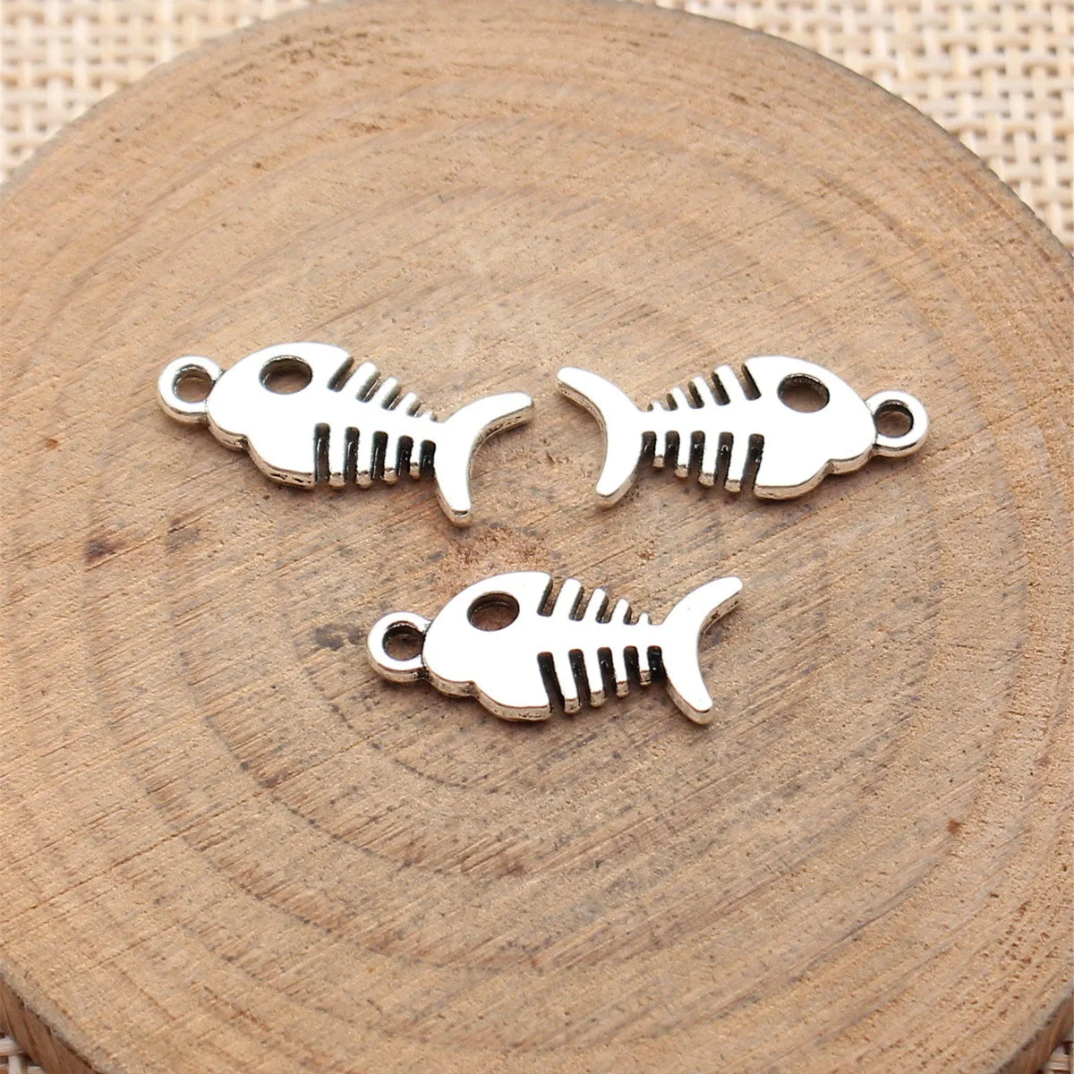 16x7.4mm 0.75g Antique Silver Zinc Alloy Fishbone Fish Charm Pendant for DIY Necklace and Bracelet Making