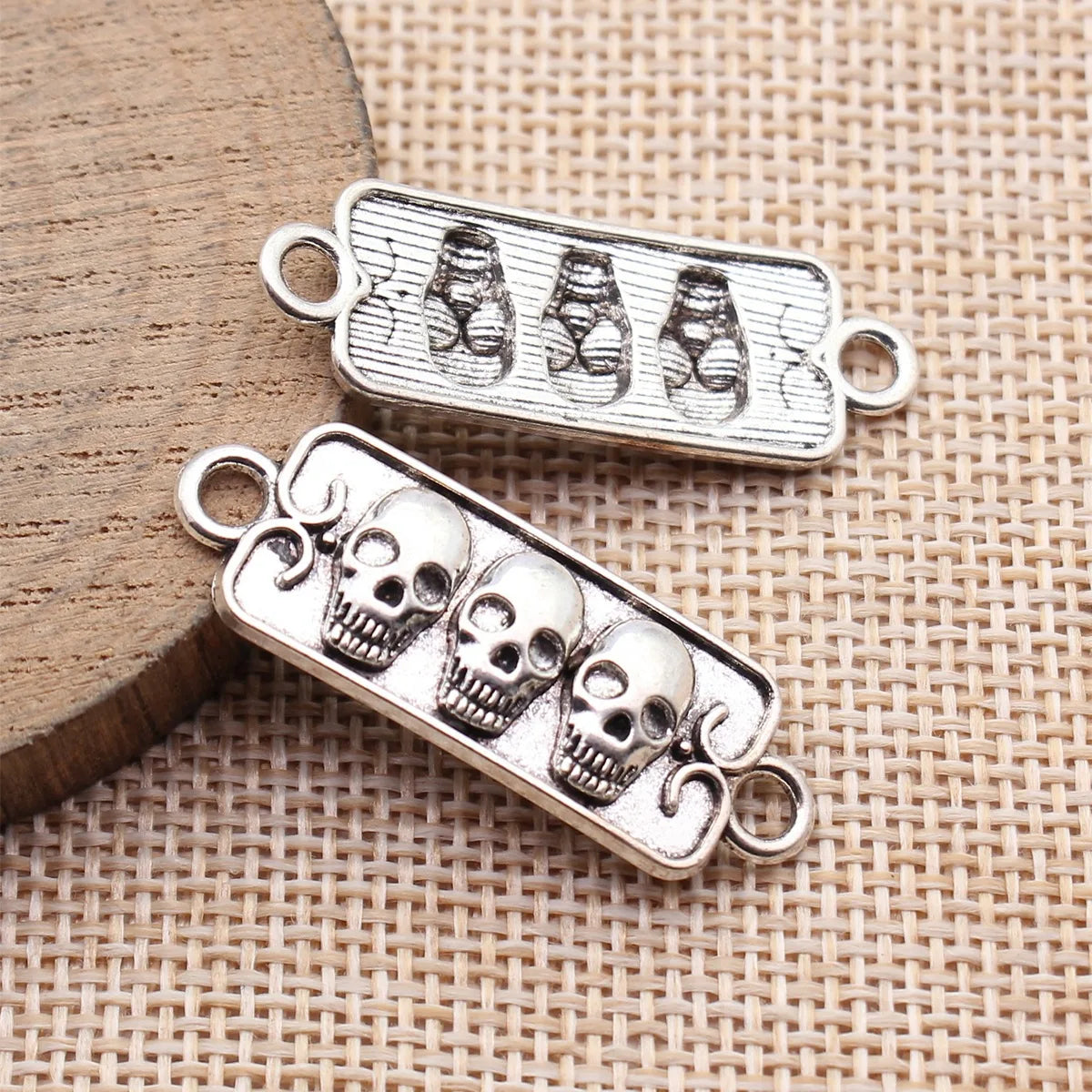 37x13mm 2.5g Antique Silver Zinc Alloy Three Skull Head Connector Charm for DIY Bracelet Necklace Making
