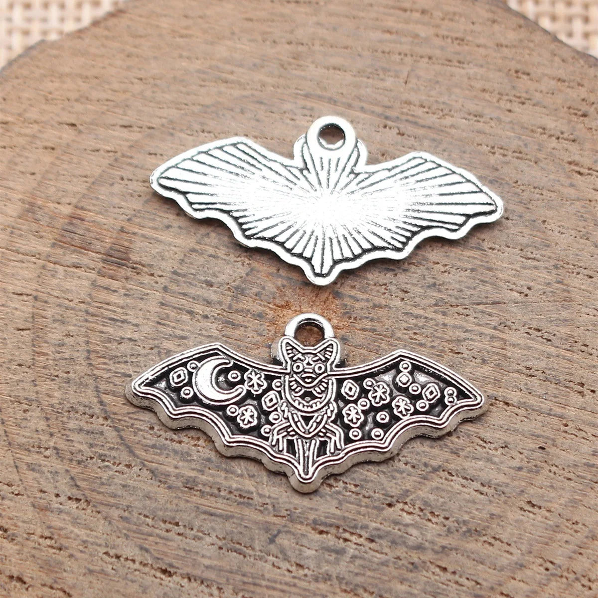 27x14mm 1.1g Antique Silver Zinc Alloy Bat Charm Pendant for Bracelet Necklace DIY Jewelry Making
