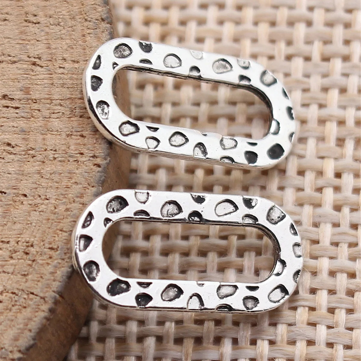 18x8.2mm 0.44g Antique Silver Zinc Alloy Irregular Textured Oval Ring Connector Charm for DIY Jewelry