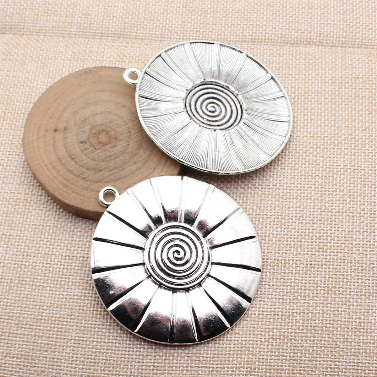 70x63mm 26.2g Antique Silver Zinc Alloy Swirl Round Disc Charm Pendant for DIY Statement Jewelry