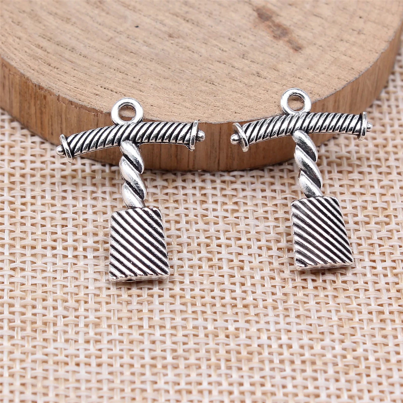 25x20mm 1.7g Antique Silver Zinc Alloy Bottle Opener Charm Pendant for DIY Necklace Bracelet Making