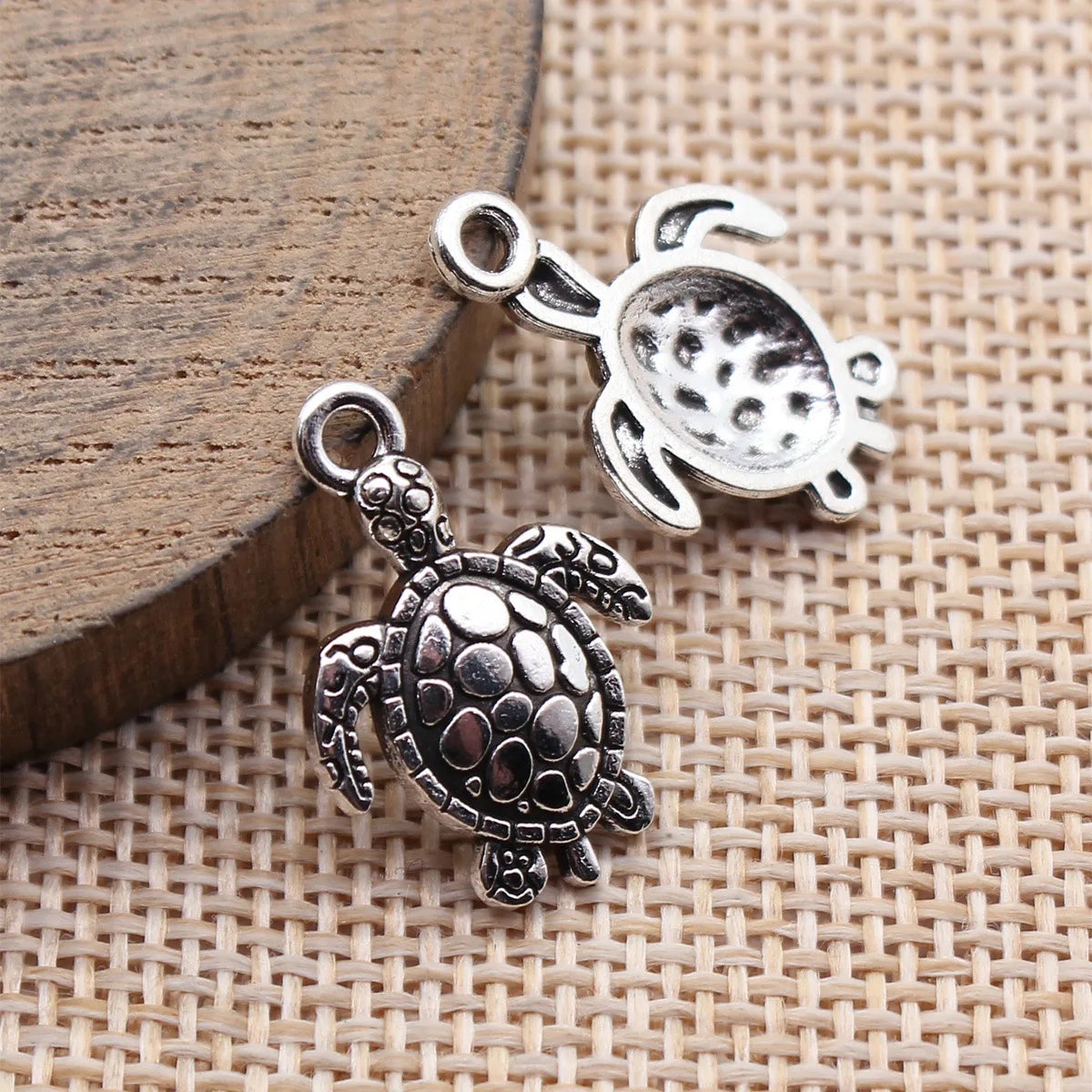 22x15mm 1.3g Zinc Alloy Sea Turtle Charm Pendant for DIY Bracelet Necklace Jewelry Making