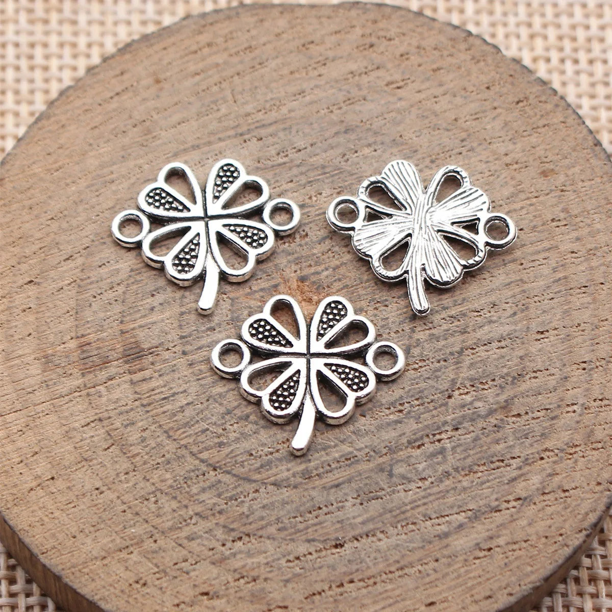 17x15mm 0.8g Antique Silver Zinc Alloy Four Leaf Clover Connector Charm for DIY Bracelet Jewelry