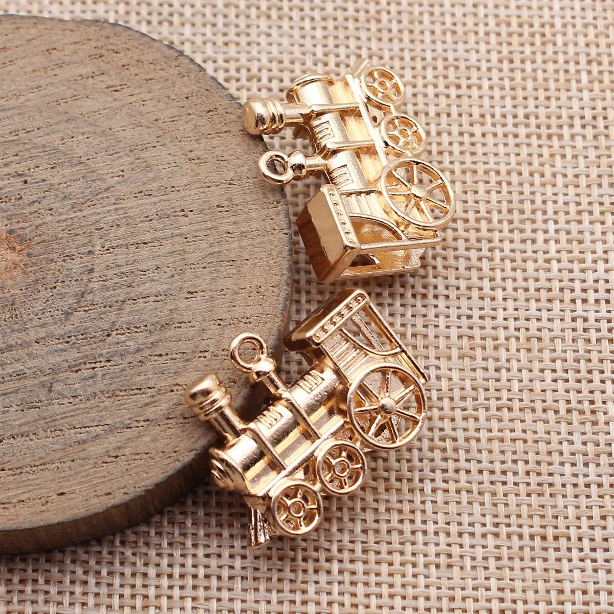 27x21x9mm 7.5g Multicolor Zinc Alloy 3D Steam Locomotive Charm Pendant for DIY Necklace Jewelry Making