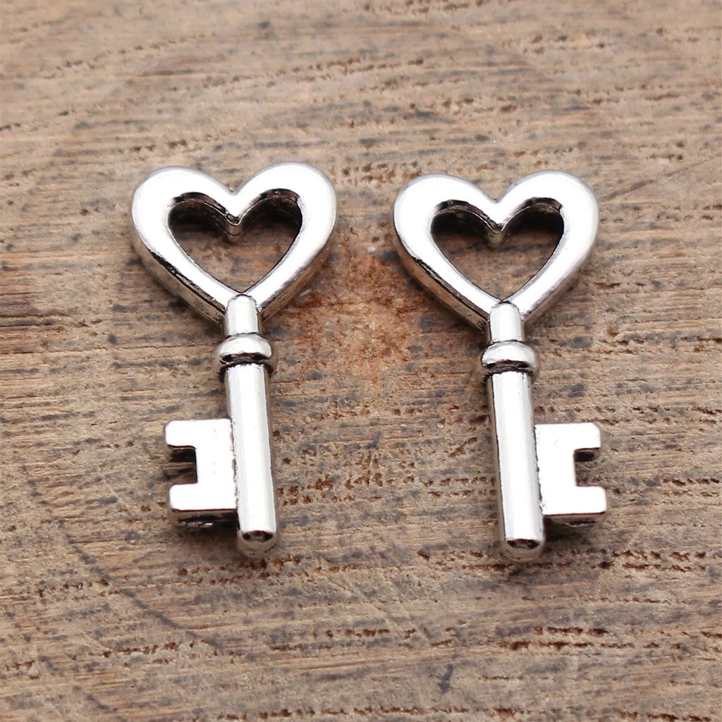 18x9.3mm 0.89g White K Blackened Zinc Alloy Heart Key Charm Pendant for DIY Necklace Bracelet Jewelry