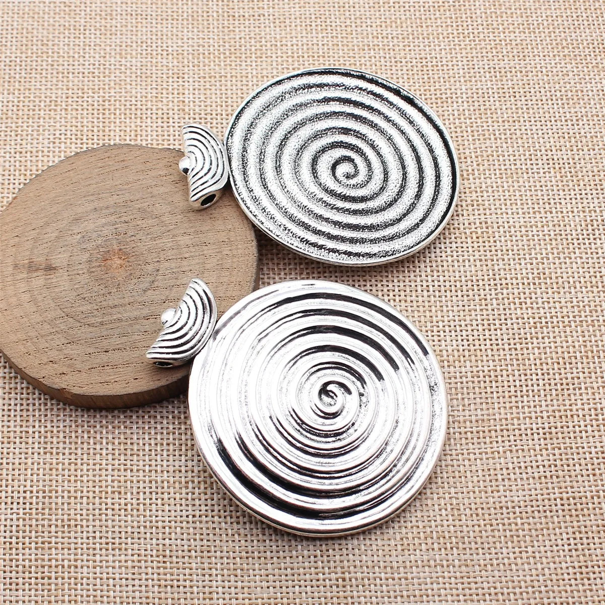 68x57mm 21.4g Antique Silver Zinc Alloy Swirl Round Disc Large Charm Pendant for Necklace Jewelry Making