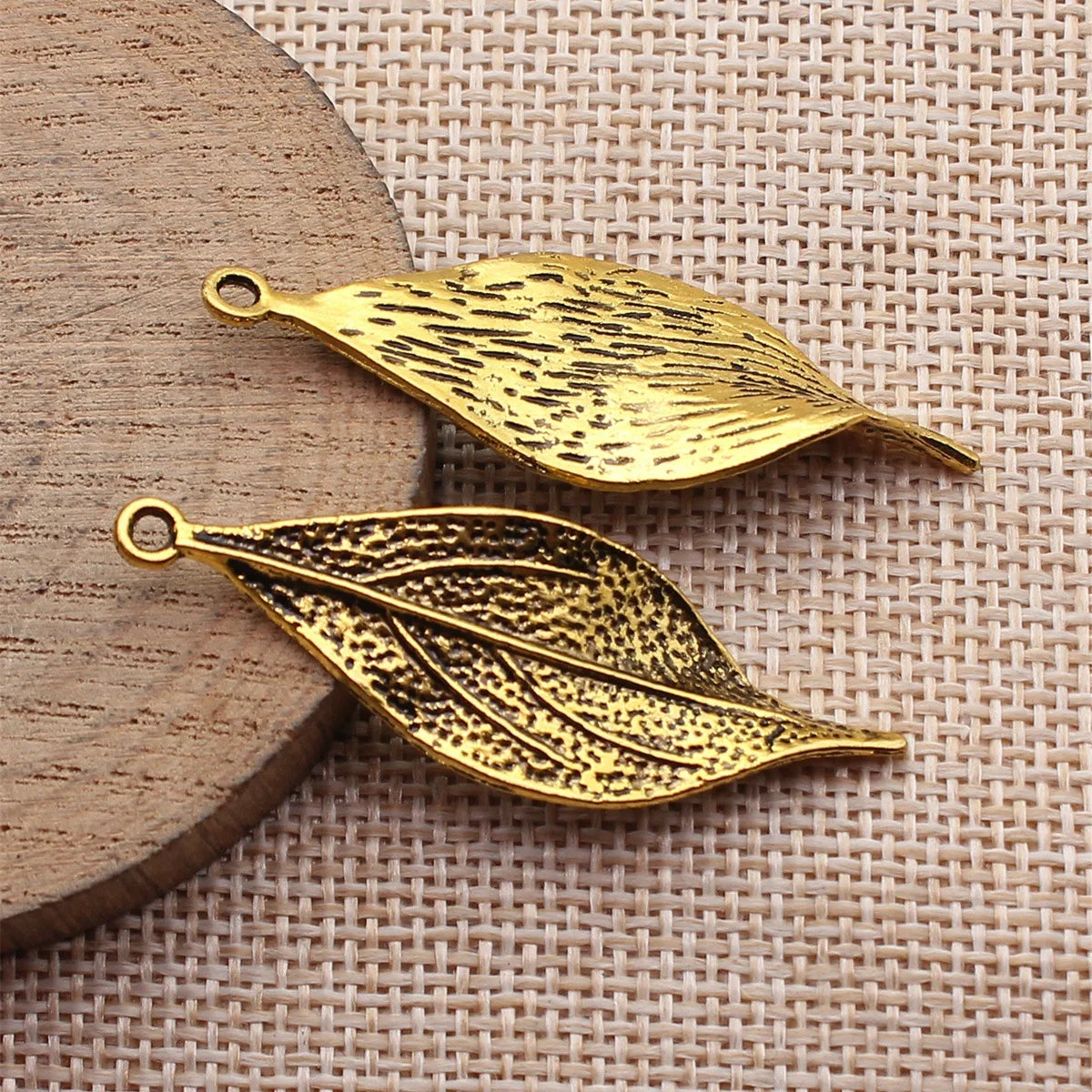 49x16mm 2.9g Multicolor Zinc Alloy Twisted Leaf Charm Pendant for DIY Necklace Bracelet Making