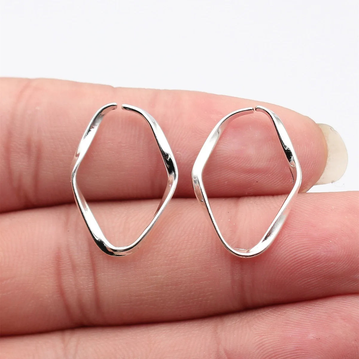 25x18mm 0.74g Multicolor Zinc Alloy Twisted Irregular Oval Ring Charm Pendant for DIY Jewelry